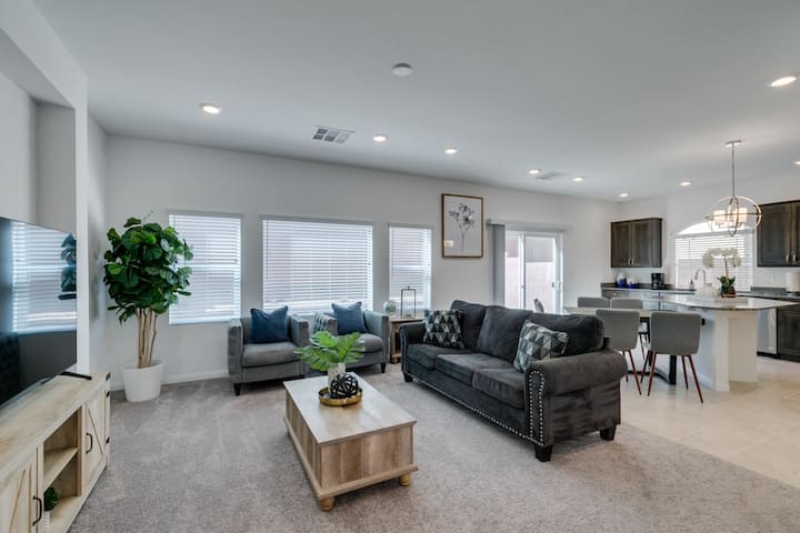 Cozy 5 Bedroom 3 Story Brand New Home - Las Vegas, NV