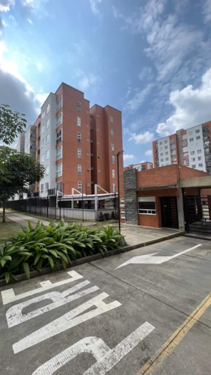 Beautiful 3 Bedroom Apt W/ Pool (Valle Del Lili) - Cali