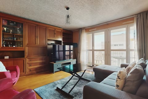 Large family apartment 15 minutes from Paris