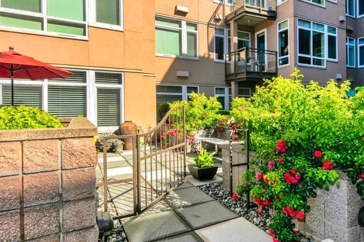 Seattle Waterfront Retreat gallery image 5