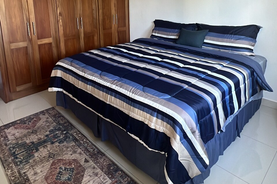 Glavna spavaća soba (bračni krevet) 