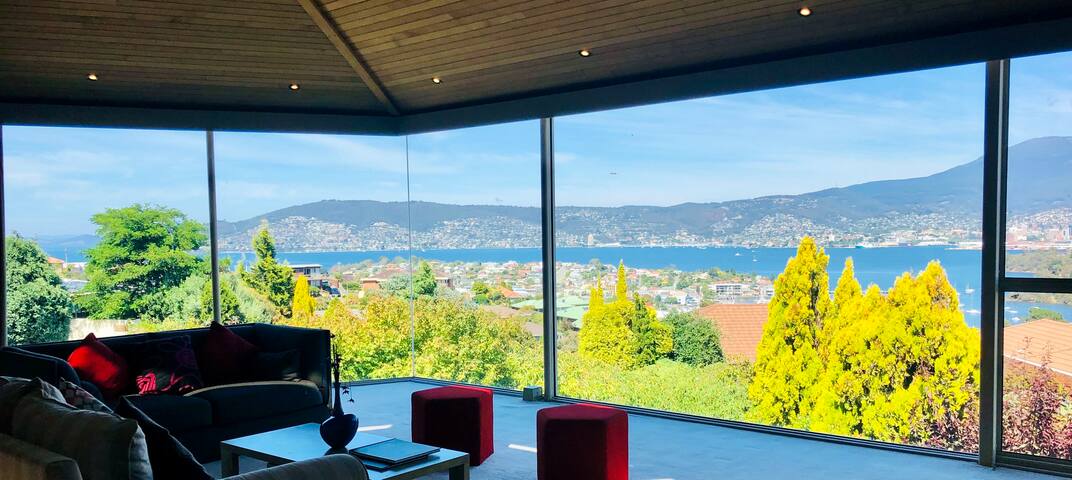 BELLA VISTA. Views forever, Large Family Home. gallery image 4