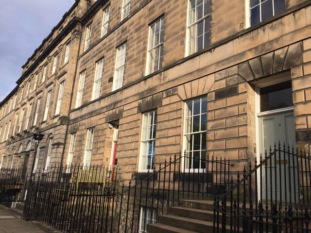 Stunning central New Town flat – 3 bedrooms