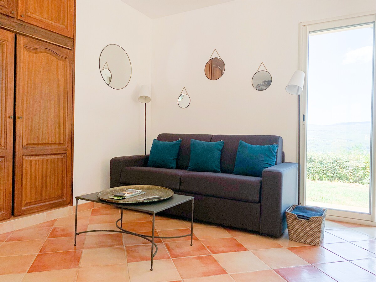 Top performing Airbnb: 60 m2 house with exceptional views of Sainte-Baume in Le Beausset