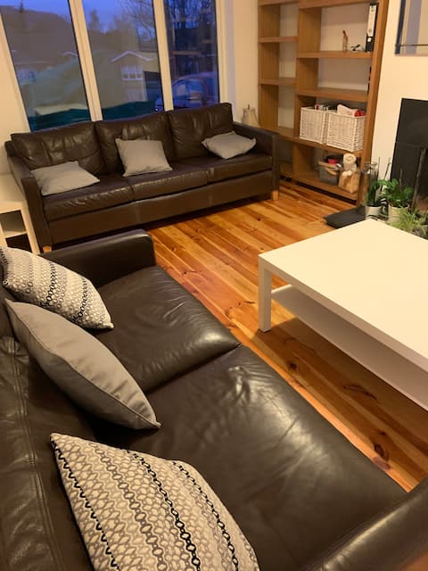 Spacious 4 BR Bungalow Walk to Beach & Marina