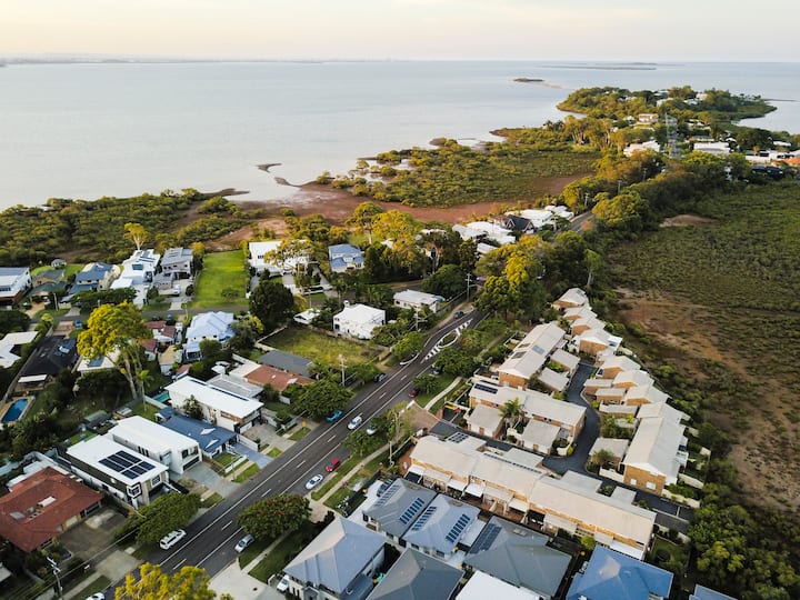 Wello Beach House Houses for Rent in Wellington Point, Queensland