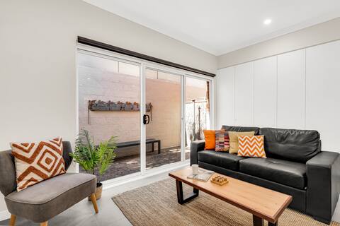 Top performing Airbnb: Immaculate- Modern -KingBed-CarPark-North Adelaide in North Adelaide