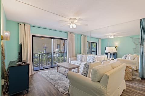 Top Airbnb: Island Club Condo: Beach, Pool, Gym, Pickleball in Hilton Head Island