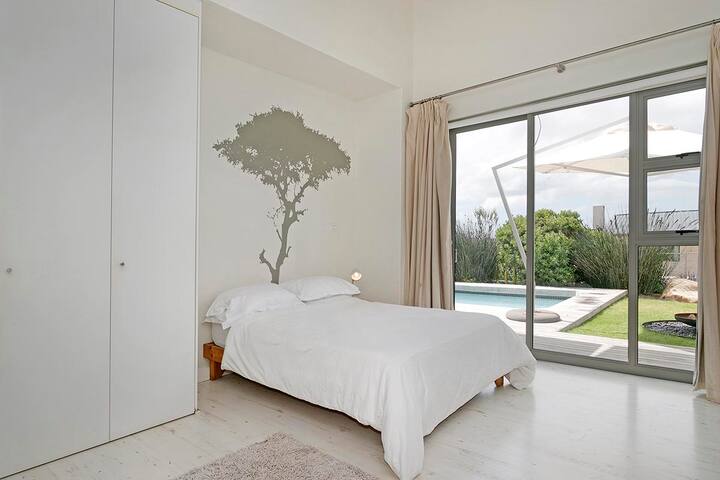 Beautiful views in secure estate gallery image 5