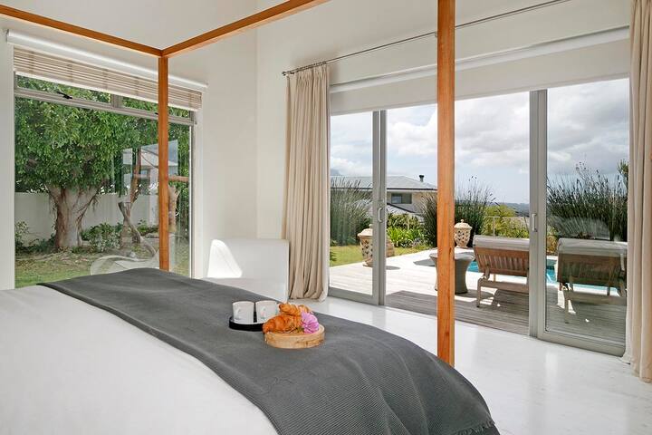 Beautiful views in secure estate gallery image 3