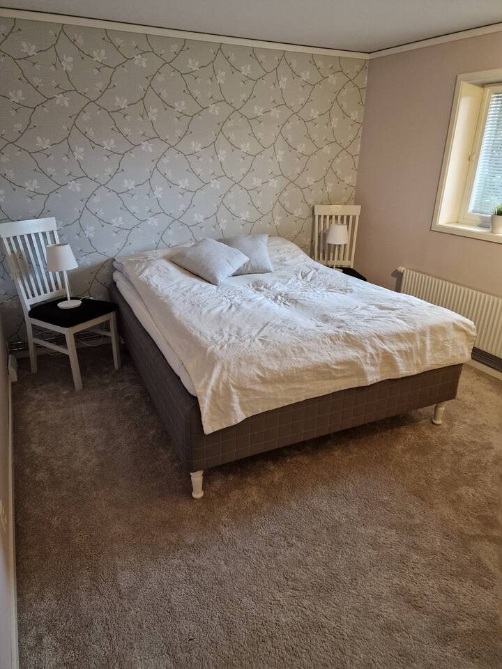 Spavaća soba 4 s dva bračna kreveta (ovaj je krevet širok 160 cm).