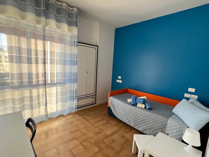 غرفة نوم بسريرين مفردين 