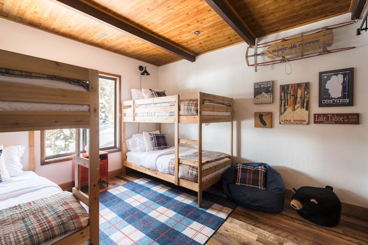 Dyfishoni argëtimin, dyfishoni shtretërit dhe dyfishoni kujtimet e bëra në këtë dhomë të rehatshme për fëmijë!