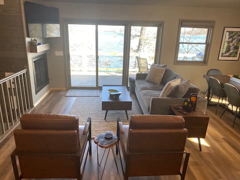 Top performing Airbnb: Waters Edge - literally ON Beaver Lake! only steps in Lost Bridge Village