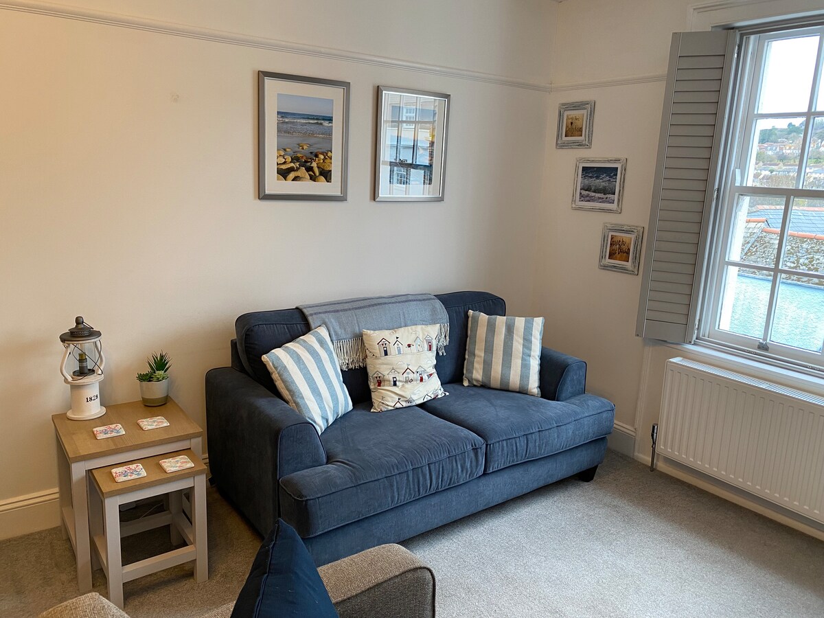Top Airbnb: Lyme Regis 2 Bed luxury Apartment 100m from beach in Lyme Regis