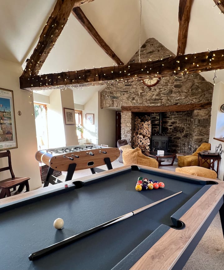 Large Cottage In Idyllic Setting - Gales