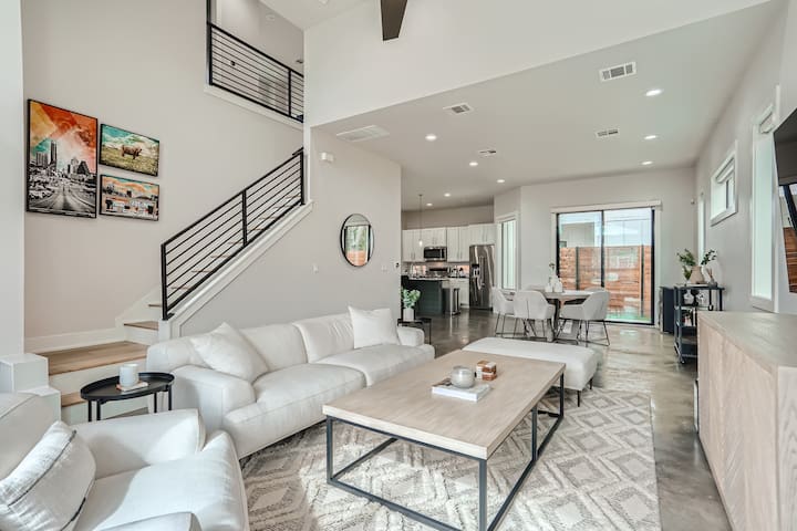 Grand Summer Oasis in East Austin + Pool