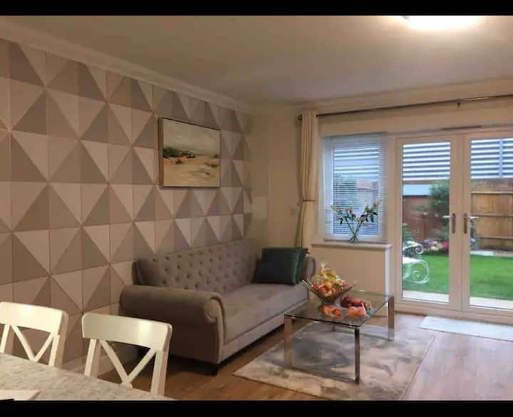 Peaceful 3 Bedroom Cosy House - Harewood Castle