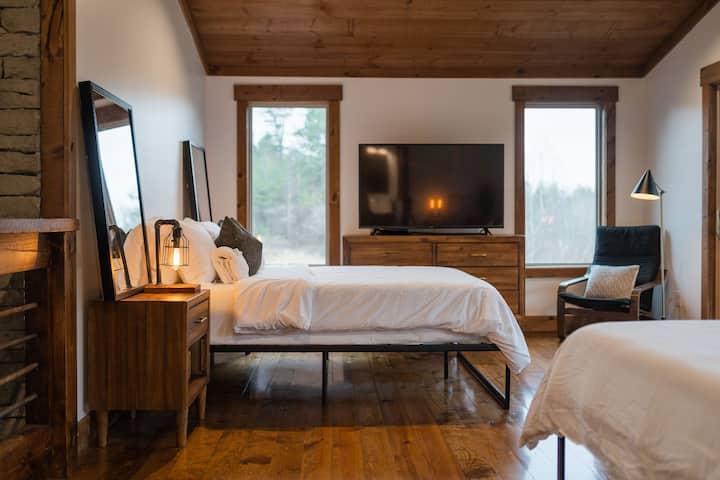 Chambre double queen size à l'étage