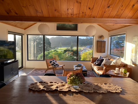 Top Airbnb: Bambury Bach, Onemana in Thames Coromandel District