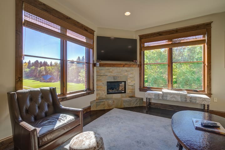 Welcome to the Bozeman Treehouse on Main Street gallery image 2