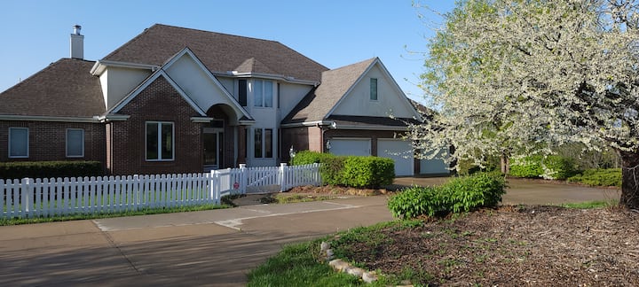 8 Bedroom/7.5 Bathroom spacious & gracious