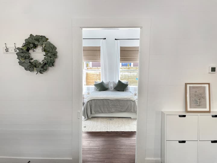 Mwonekano kutoka sebule ya chumba cha kulala cha mbele.