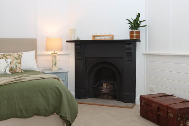 Bedroom 1 - Queen Bed with Ecodownunder bed linen and Sheridan Towels. 