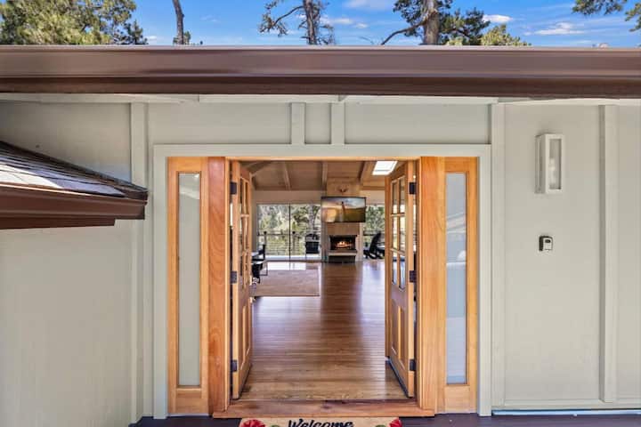 Carmel Hilltop Retreat - Views, Fire Pit, Hot Tub! - Carmel-by-the-Sea, CA