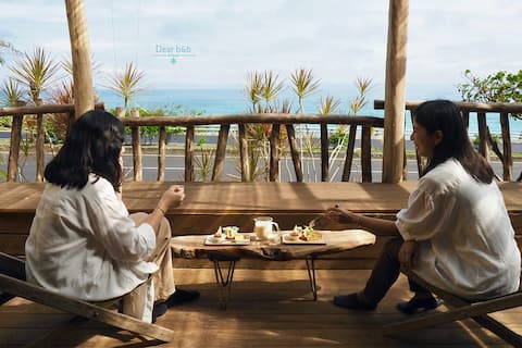 Just you and me in the ocean view cottage, soaking in the bath with a full view of the Pacific Ocean