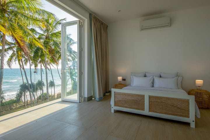 Спалня 2 - свързана със спалня 1 чрез балкон