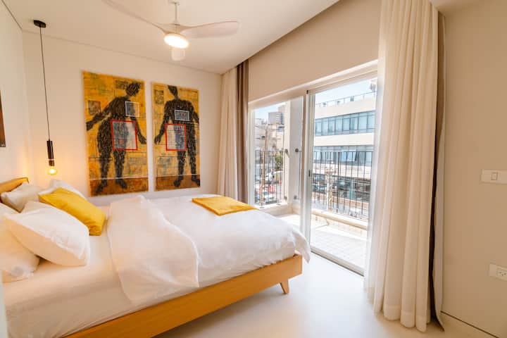 Chambre principale avec accès au balcon