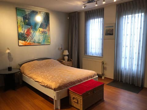 Room in quiet residential area near station