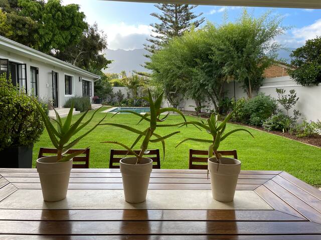 Spacious Home for Family Getaways (Full Solar) gallery image 4