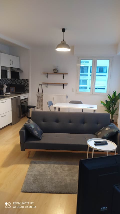 Large, quiet and bright studio