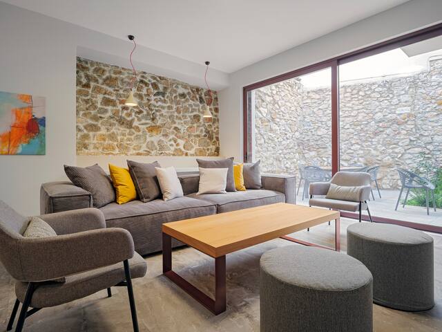 A Neoclassical Mansion in Athens gallery image 2