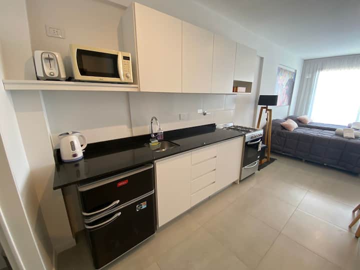 Квартира-студия с балконом на 9-м этаже в Coghlan