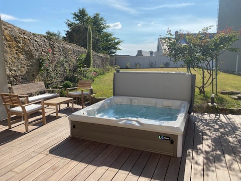 House, enclosed garden and hot tub