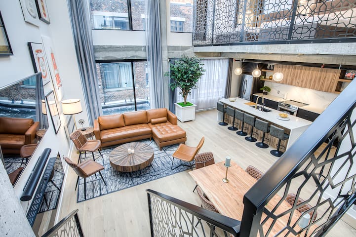 Luxury Penthouse • Private Rooftop • Old MTL gallery image 4