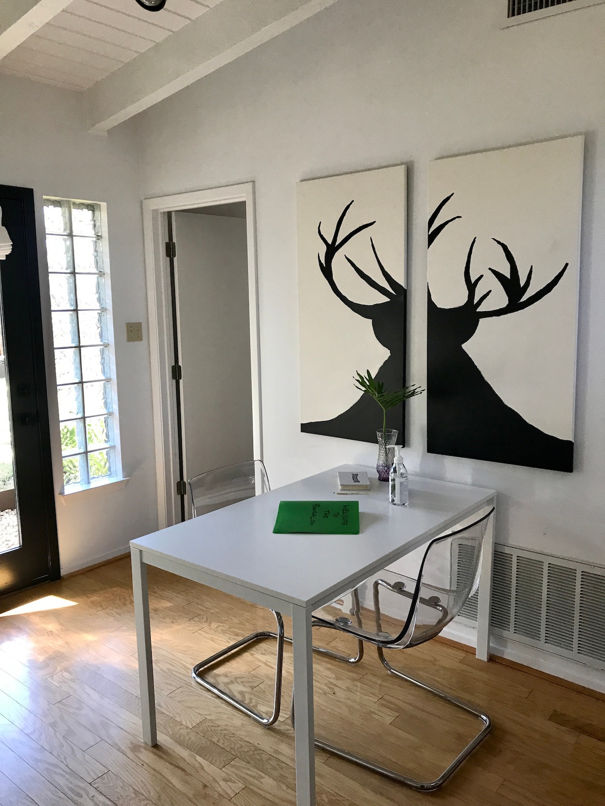 Standalone Bright Austin Bungalow