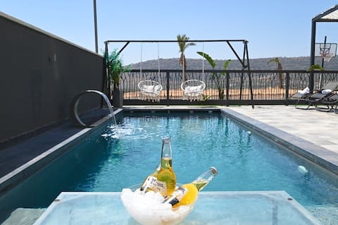 Hillel Holiday - Stunning vacation home with a dimension,pool and hot tub in Anemone