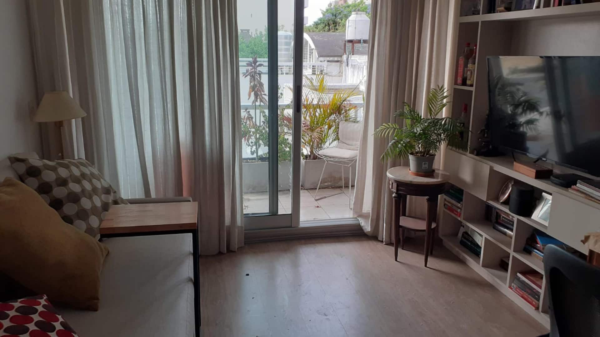 2 rooms (50 sq met.) close to metro and buses