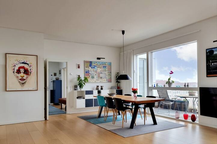 Luxury Penthouse Near City Centre · Free Parking