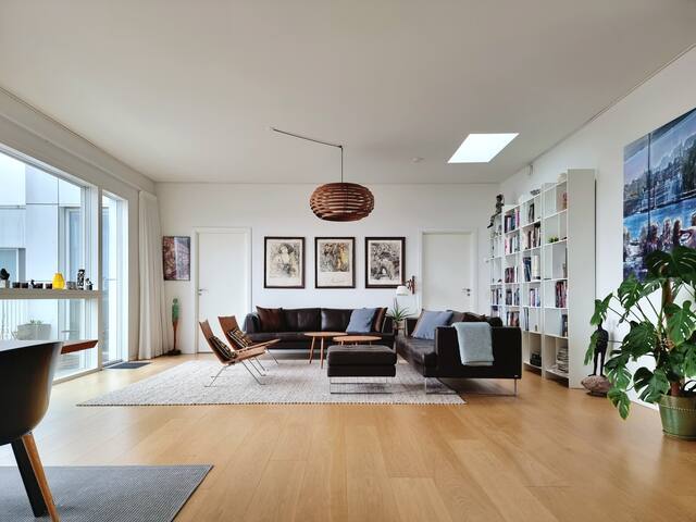 Luxury Penthouse Near City Centre · Free Parking gallery image 2