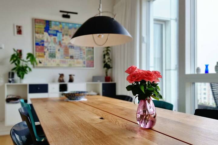 Luxury Penthouse Near City Centre · Free Parking gallery image 4