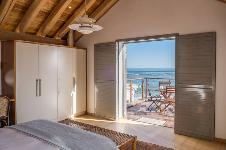 Location! Beachfront Villa gallery image 3