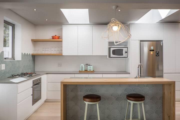 Location! Beachfront Villa gallery image 2