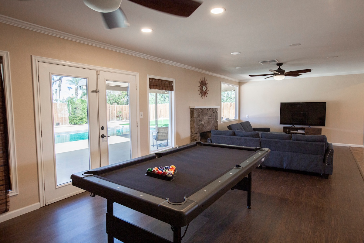 Uživajte u zabavnoj igri bazena tijekom svog boravka!