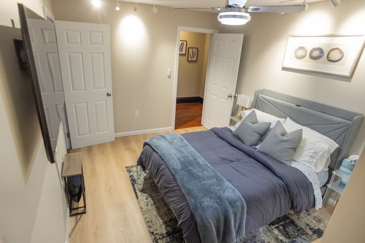 Lit double, TV 55 pouces avec Prime, Hulu, Disney+ et ESPN+