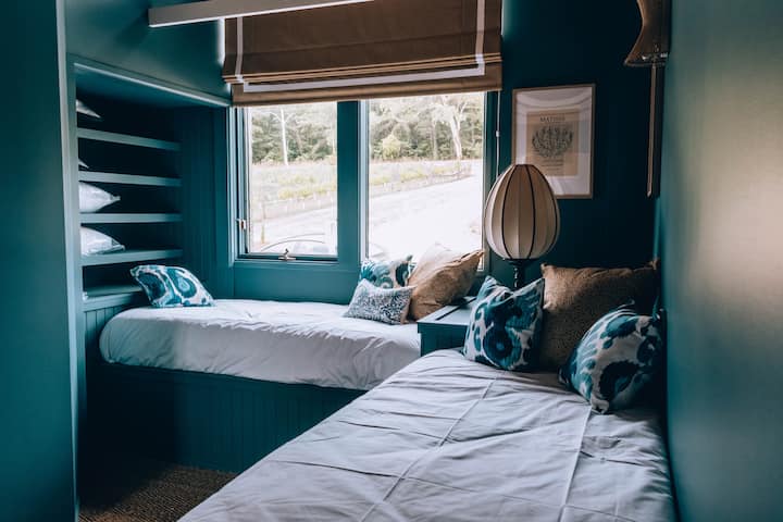 Chumba cha 3 cha kulala cha mapumziko au Family Enclave kilicho na vitanda 2 vya ukubwa kamili vya mtu mmoja 